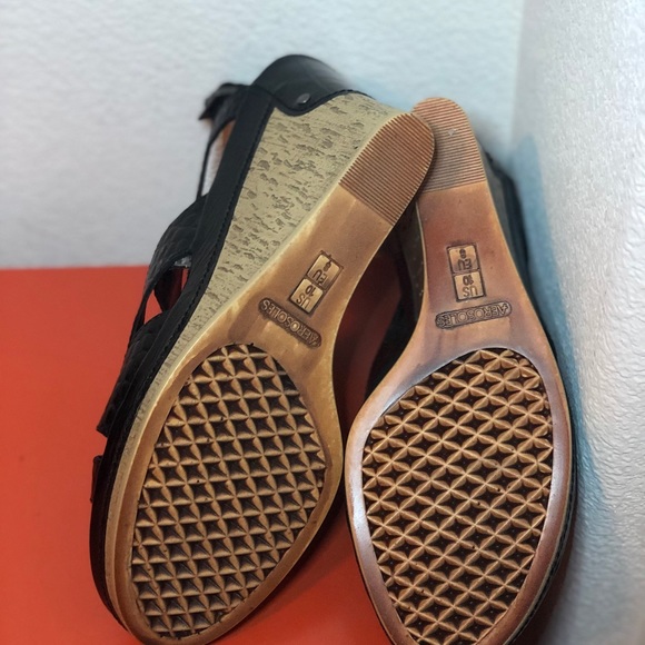 Shoes - Picture 3 of 4